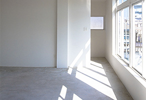 HEFT WHITE APARTMENT